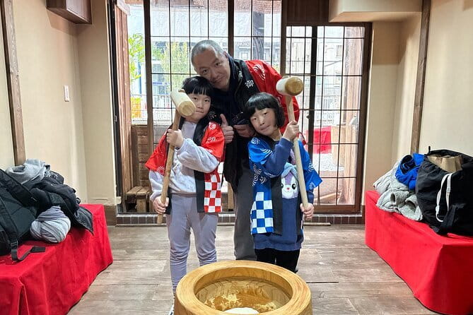 【Family Friendly】Traditional Mochi Pounding Experience - Mochi pounding in Osaka: what makes this tradition practical (and fun)