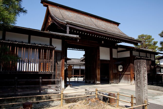 2-Day Bus Tour to Shirakawago & Hida No Sato Winter Illumination - Day 2 starts with Miyagawa Morning Market