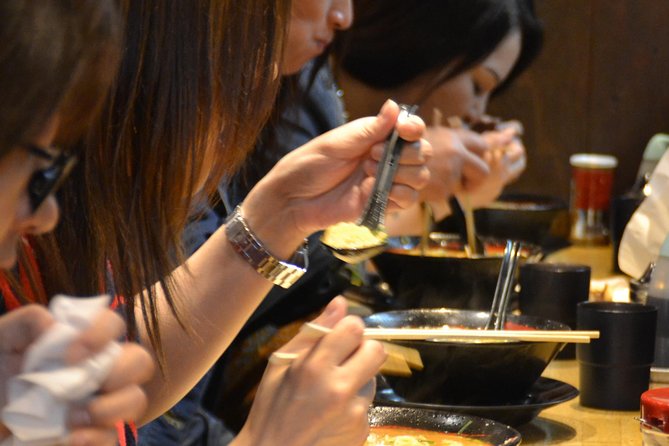 Evening Street Food Hopping Tour in Downtown Osaka - Downtown Osaka at 6 PM: timing and logistics that matter