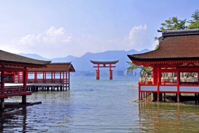 Hiroshima & Miyajima 1 Day Bus Tour with Bullet Train Tickets - Where the tour begins: station meet-ups and ticket handoffs