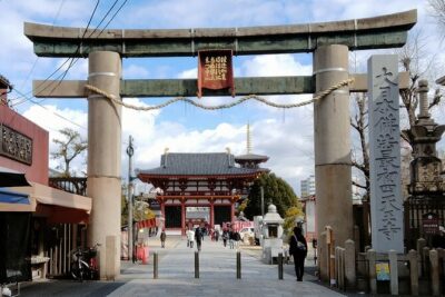Osaka Castle & Temple Walking Tour with Multilingual Audio Guide - Stepping into Shitennoji’s Central Complex (where the tour earns its keep)