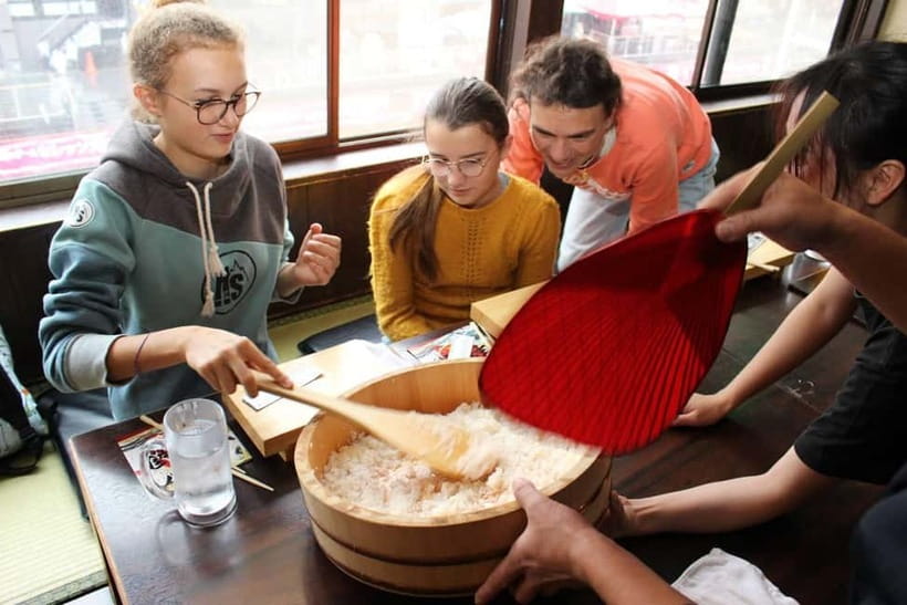 Osaka Dotonbori: Hand Roll Sushi Experience - Sushi rice: the lesson that makes everything taste right