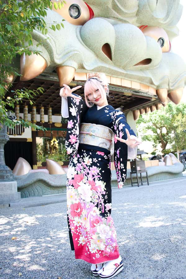 Osaka: Kimono Rental Traditional Experience at WARGO - Choosing your kimono: traditional looks, modern options, and upgrades