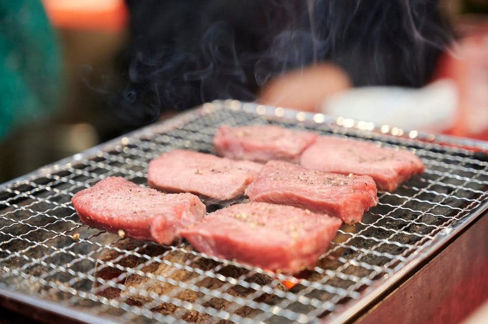 Osaka: Kuromon Market 1.5-Hour Seafood & Street Food Tour - Making the most of your guide’s picks (without second-guessing)