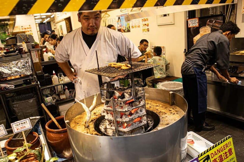 Osaka: Kuromon Market Street Food Tour with Pro Local Guide - Meeting Points and Drop-Offs: Two Options to Watch