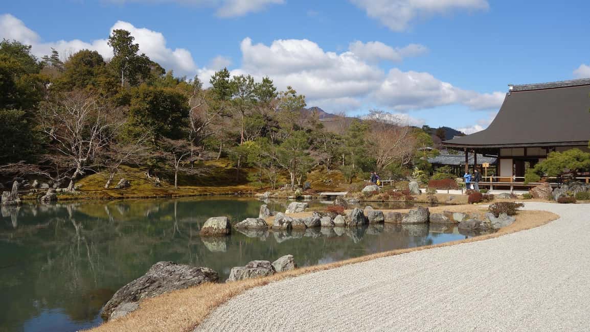 Osaka/Kyoto: Arashiyama, Nara Park, Fushimi Shrine Tour - Who should book this tour, and who should skip it