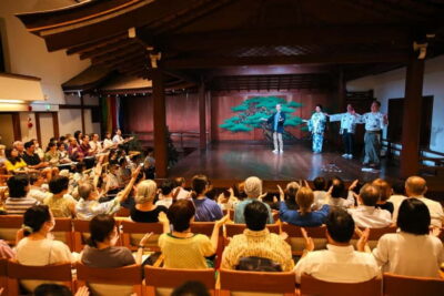 Osaka: Noh Performance with English Subtitles and Workshop - The 2-hour format: explanation, performance, and English subtitles