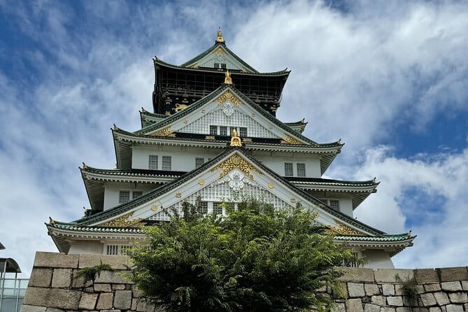 Osaka: Osaka Castle Tower Private Guided Tour in 90 Minutes - The Main Tower Stop: What the Keep Teaches You