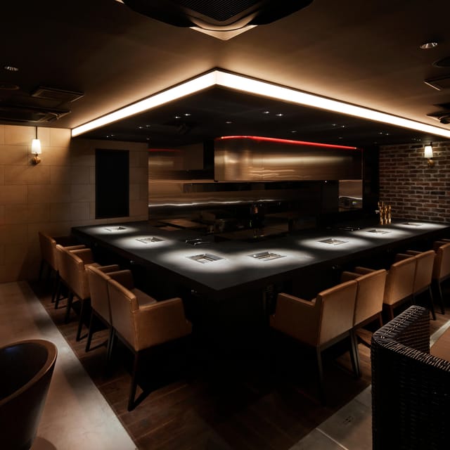 Osaka: Premium Wagyu Yakiniku at Nikuoroshi Mannoya Bettei - Finding Mannoya Bettei in Osaka: narrow alley vibes and how to order with confidence