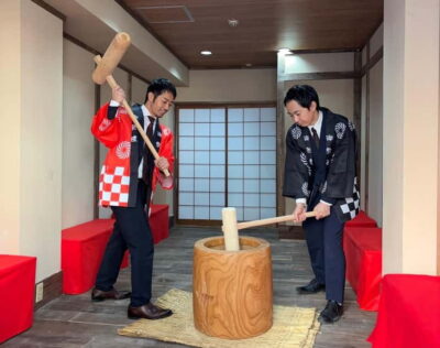 Osaka: Traditional Mochi Pounding Experience with Tasting - Traditional Tools, Serious Stickiness, Real Technique