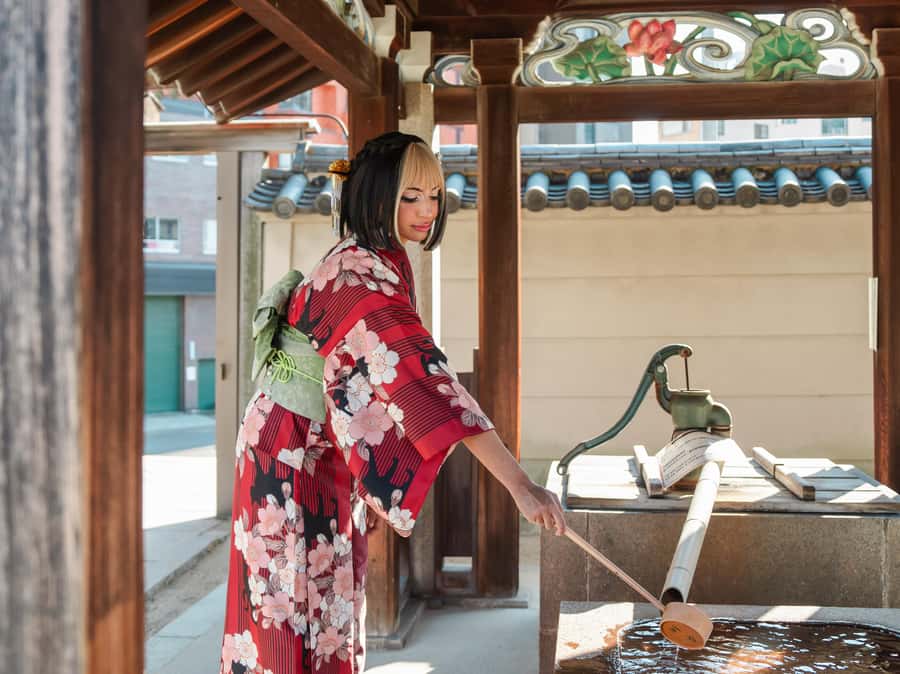 Osaka: Yukata Rental 90mins Plan for Adults - Picking Your Yukata at the KAWAII OSAKA Shop