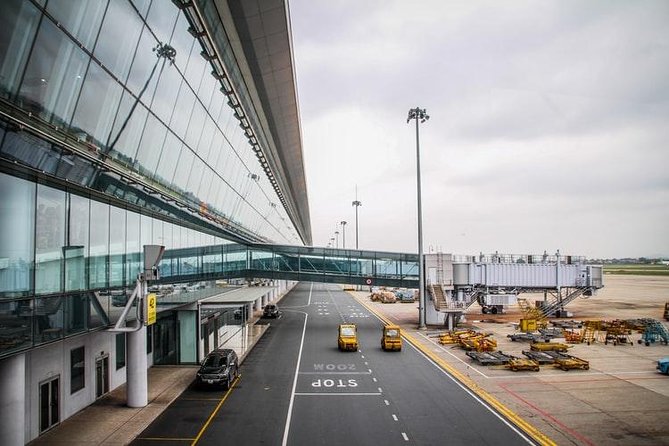 Shared Arrival Transfer: Osaka Itami Airport to Osaka City - Landing at Itami: How the Meeting Procedure Keeps You Calm