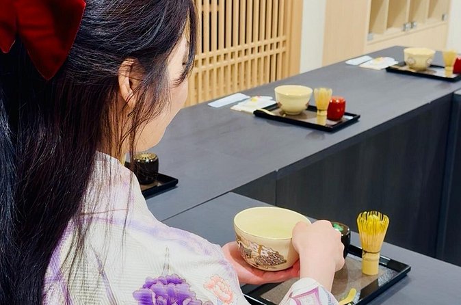 Tea and Calligraphy Session at a Table in Osaka - Calligraphy at your seat: writing and taking it home